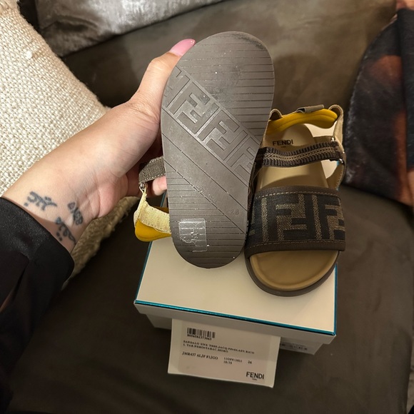 Fendi Toddler Sandals size 26 9.5 toddlers! - Picture 3 of 6